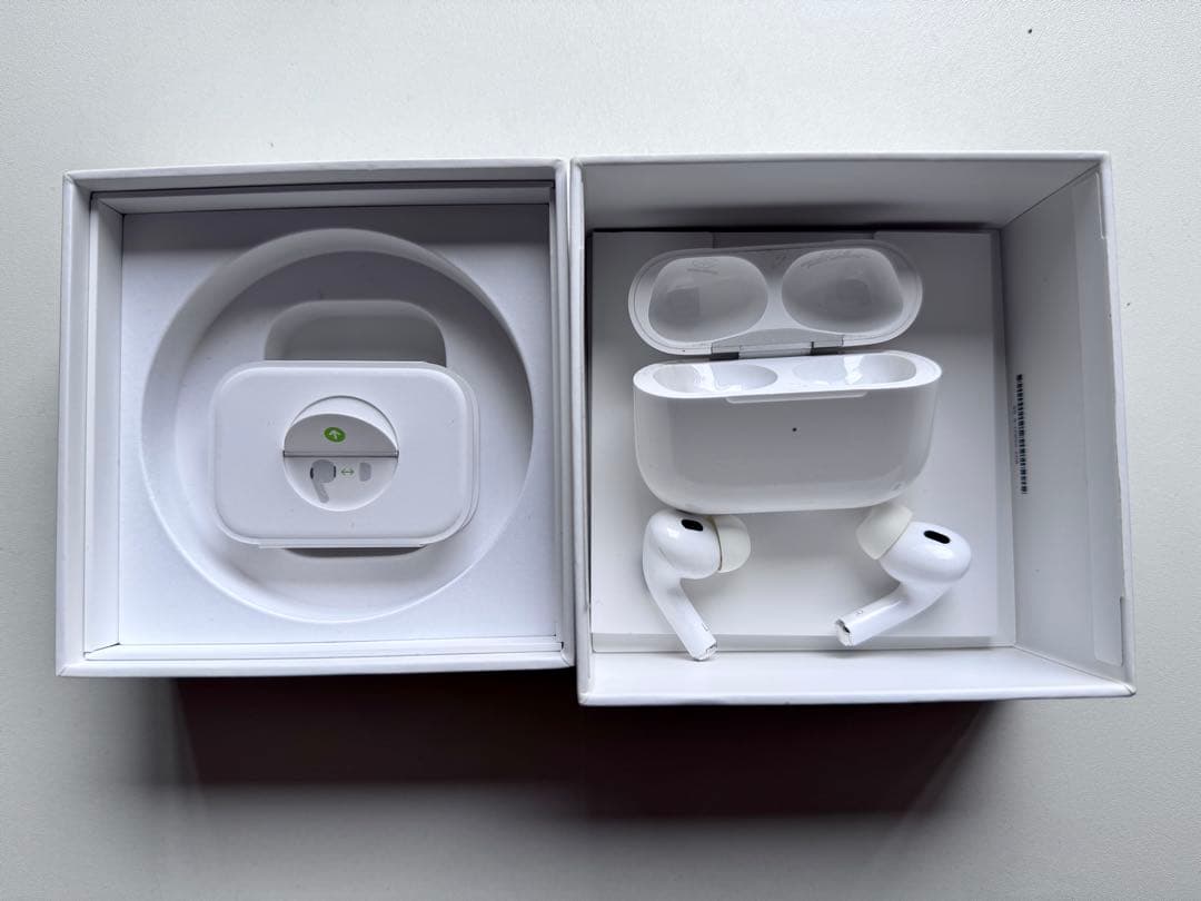 AirPods Pro 第二世代 ホワイト 充電ケース付き