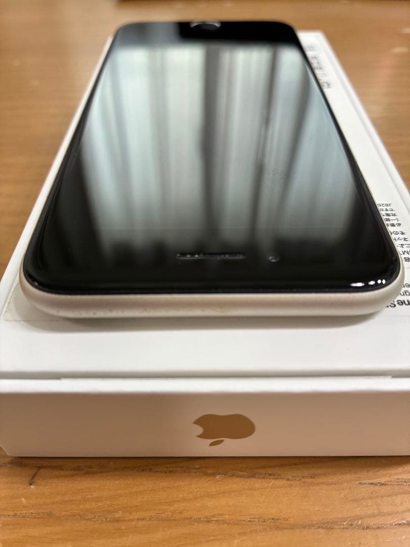アップル　Apple iPhone SE 3本体　Starlight 128GB