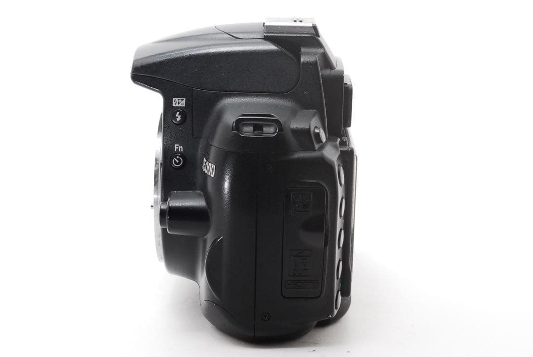 Nikon D5000ダブルズーム手振補正レンズ2本バック付