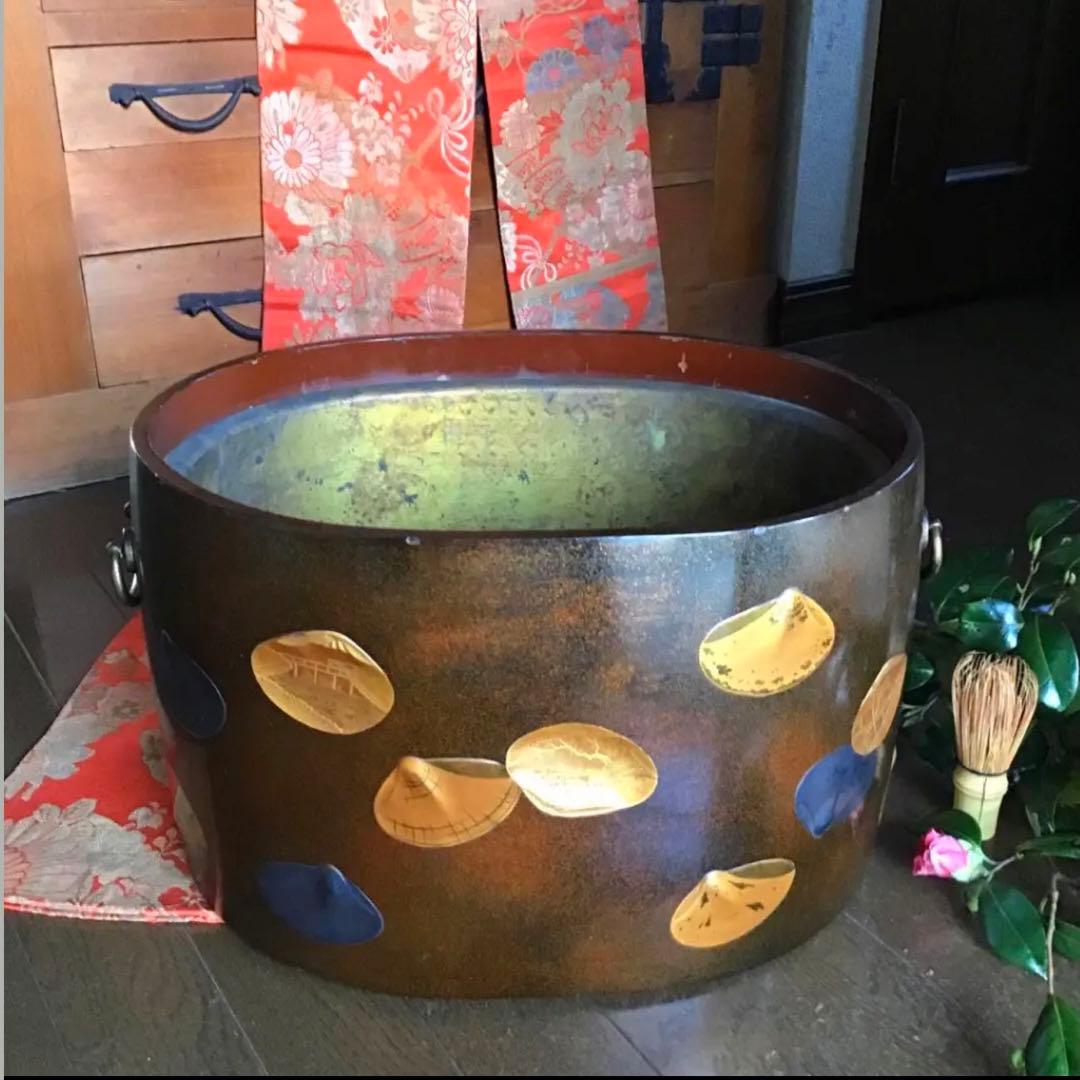 《特別出品》木製漆器　大名道具　総梨地火鉢　金沢蒔絵　貝合わせ紋様