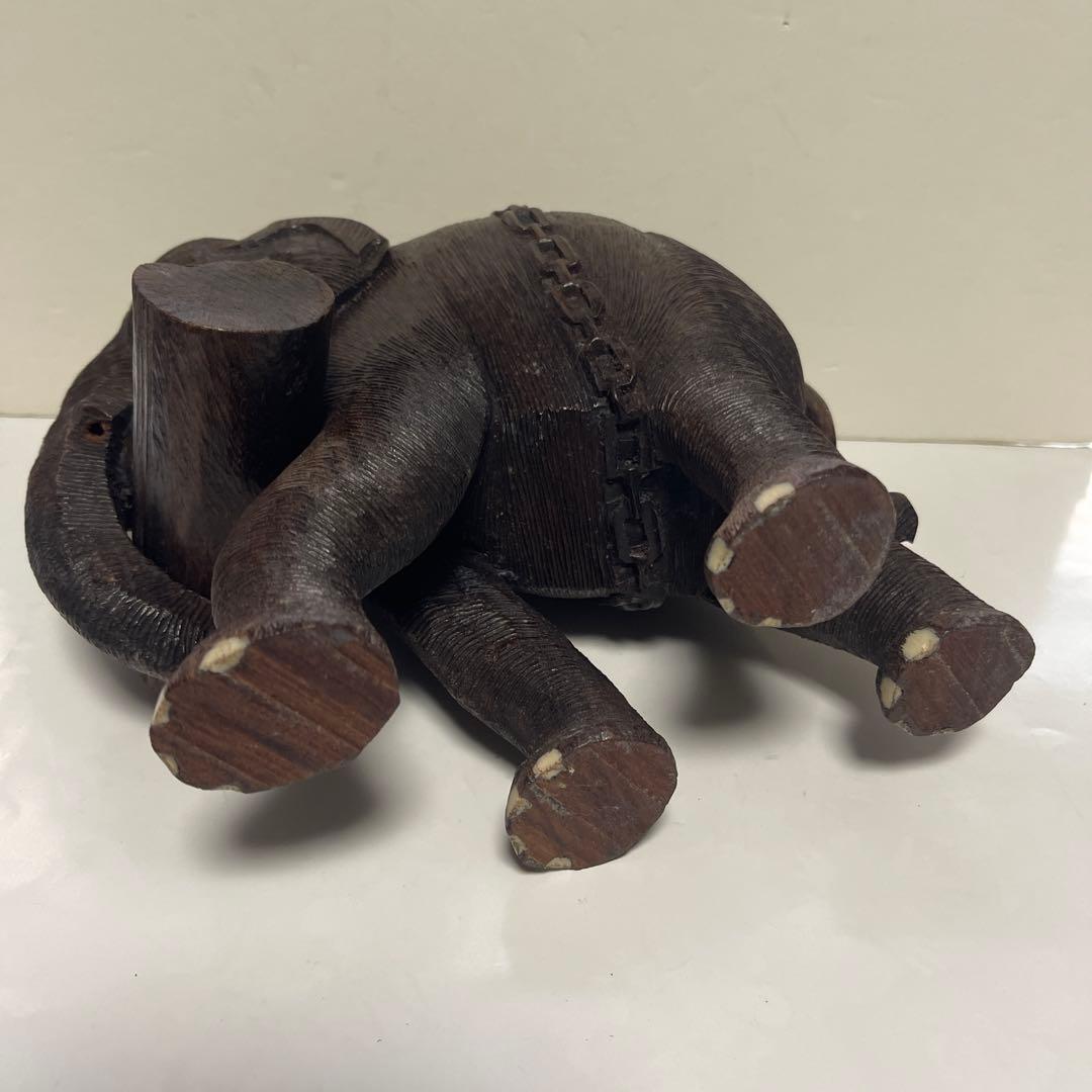 精巧木製　働く象の彫刻　重量1.65Kg 長さ23㎝　幅10.5㎝高さ20.5㎝