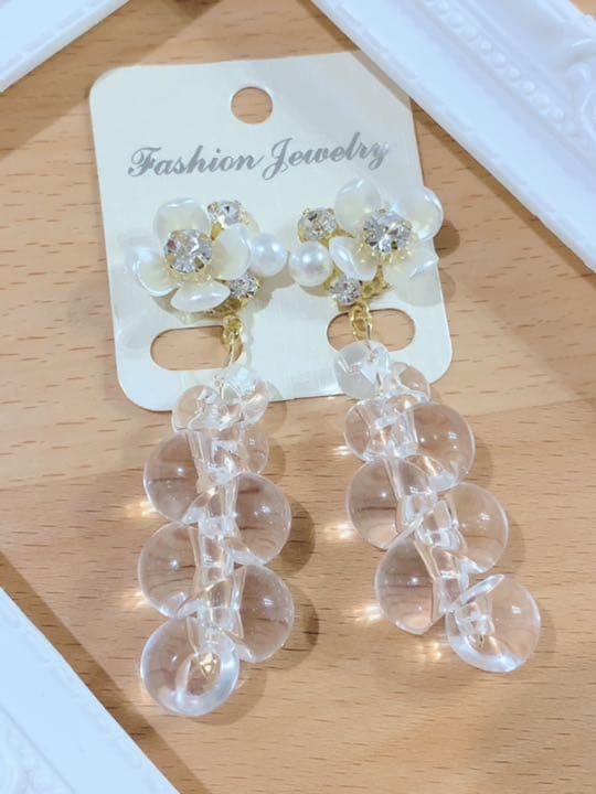 鈴蘭ボールフラワーピアス＊アプワイザーリッシェ、イエナ、NiziU、ダズリン