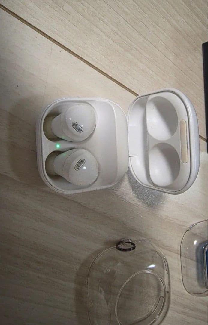 galaxy buds pro ホワイト　カバー付き
