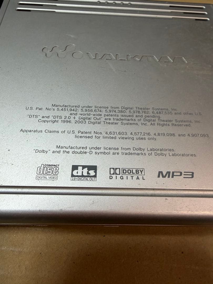 ポータブルプレーヤー SONY DVD WALKMAN D-VE7000S