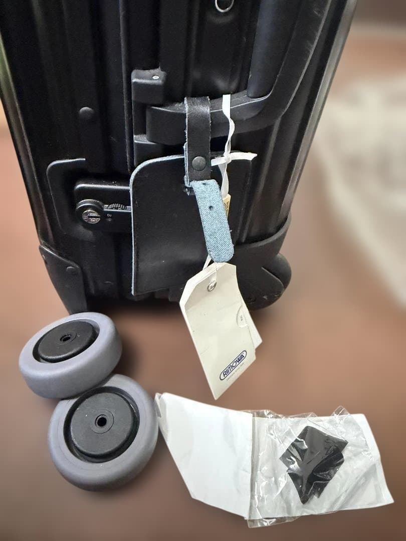 RIMOWA ルフトハンザ限定 ステルス 2輪 32L ブラック　機内持込OK