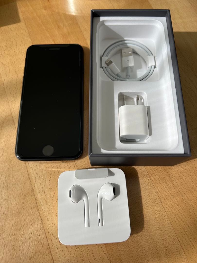 【電源着きません】Apple iPhone 8 本体 64GB ブラック