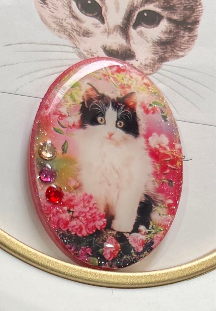 レジンヘアゴム桜とキラリ☆*。ラインストーンのはちわれ猫ちゃん