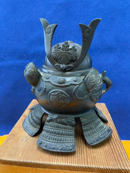 銅製　香炉　鎧兜