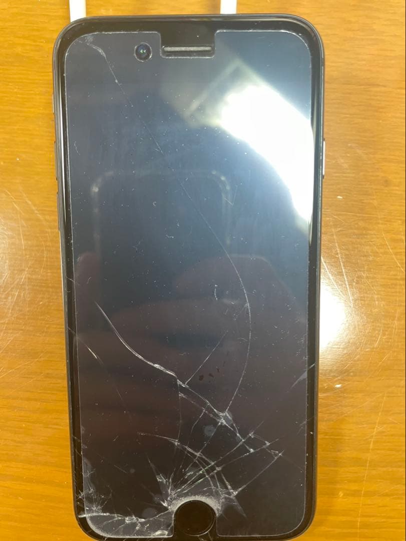 【ジャンク】iPhone SE 第二世代64GB ブラック