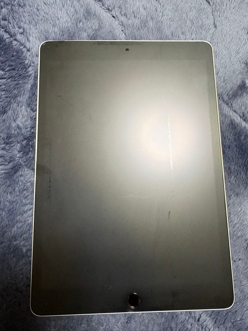 Apple iPad シルバー（ブラック ケース付き）