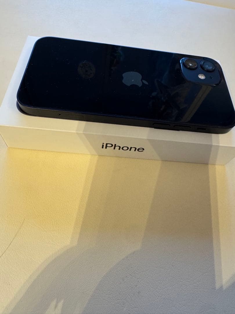 iPhone 12ブラック64GB SIMフリー 美品　ケース付き