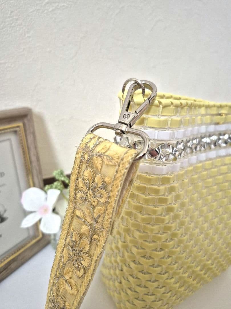 ハンドメイド　小さめショルダーカゴバッグ　インド刺繍リボンショルダーストラップ付