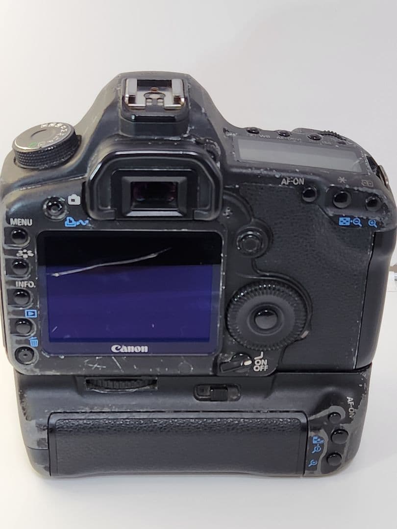 T*A様 Canon EOS 5D Mark II シリコンカバーとバッテリーグ