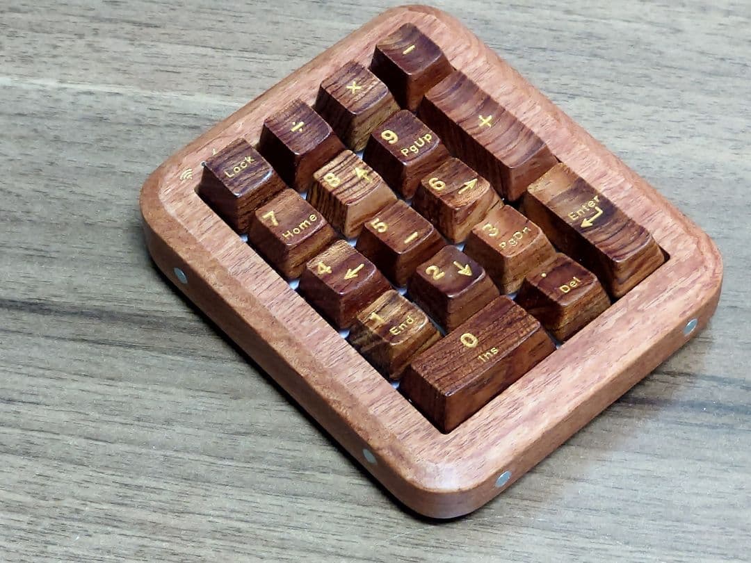 高級感抜群の木製テンキー・木製キーキャップ／コンパクトデザイン