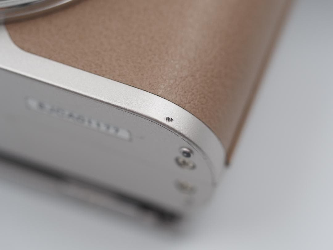 OLYMPUS E-PL10(ブラウン)