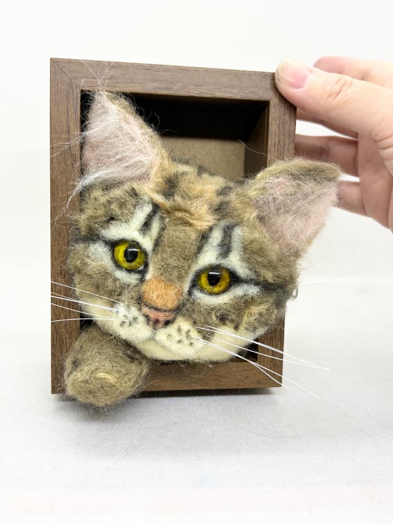 A猫　羊毛フェルトひょっこり出てきたキジトラ猫【ハンドメイド 羊毛フェルト
