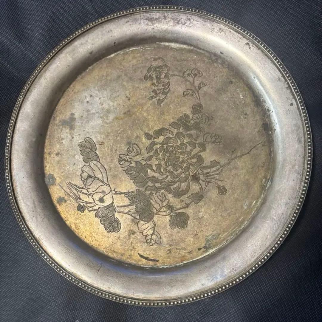 中国古美術品　銀か錫の大皿　牡丹文彫刻　800g 30cm