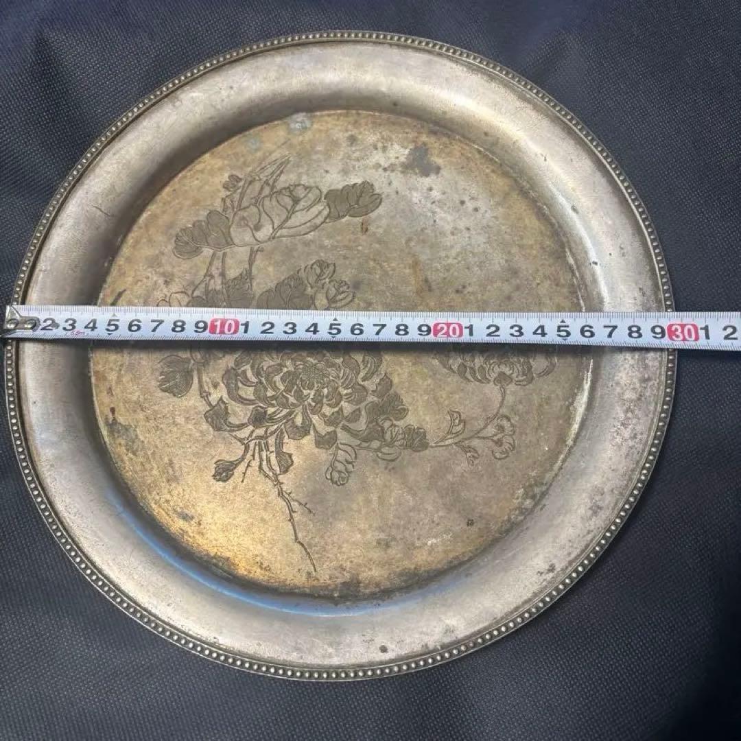 中国古美術品　銀か錫の大皿　牡丹文彫刻　800g 30cm