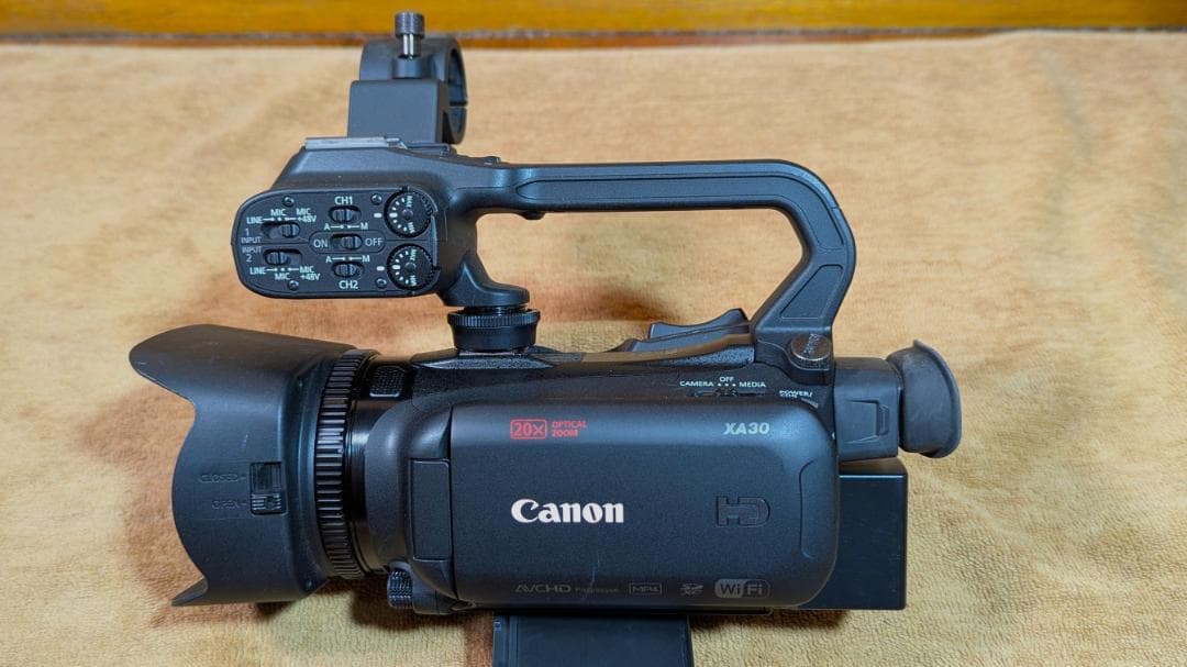 備品充実!!　CANON XA30(業務用ビデオカメラ）ハンドルユニット付