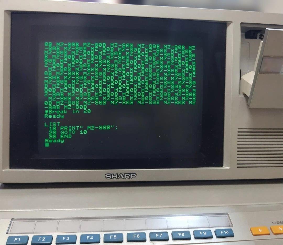 SHARP MZ-80B 本体