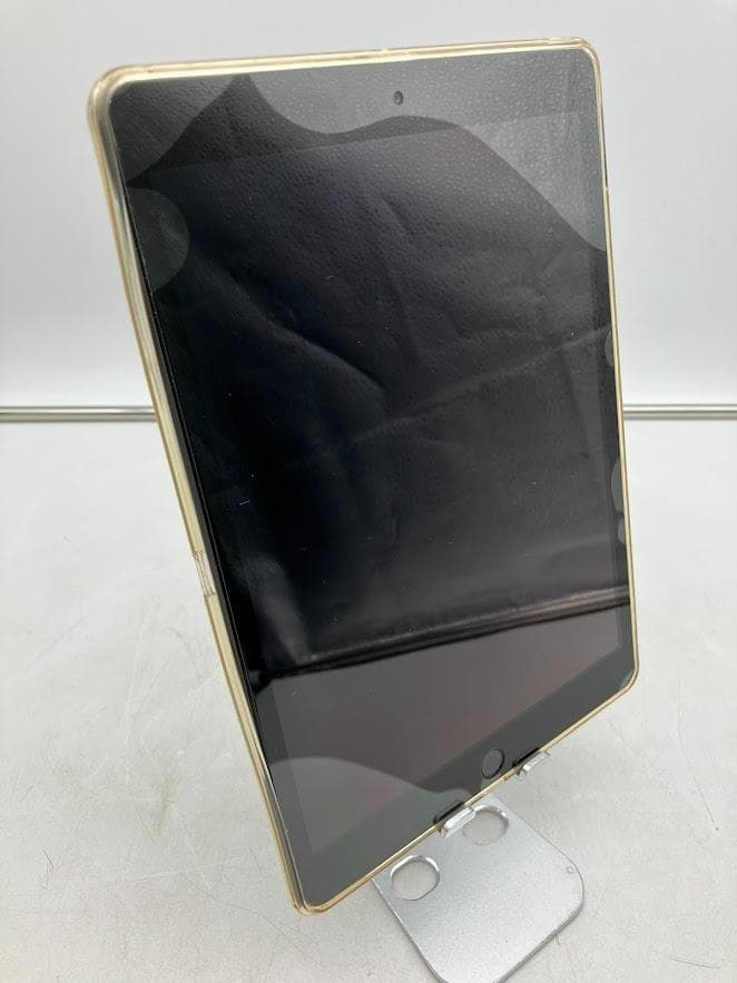 Apple iPad 8世代　モデルMYL92J/A　バージョン17.3.1