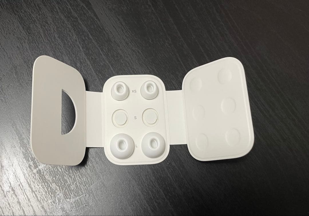 AirPods pro 純正(イヤホン替え・充電ケース・ケーブル付き)