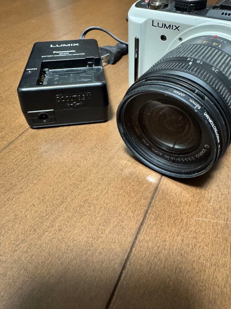 Panasonic LUMIX カメラ　白　GF1