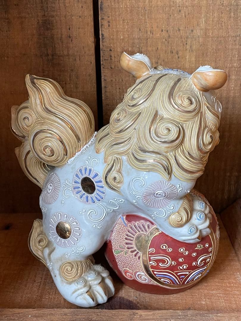 値下げしまちゅ❣️九谷焼　獅子　唐獅子　陶器 球乗り 置物　縁起物 魔除け 骨董