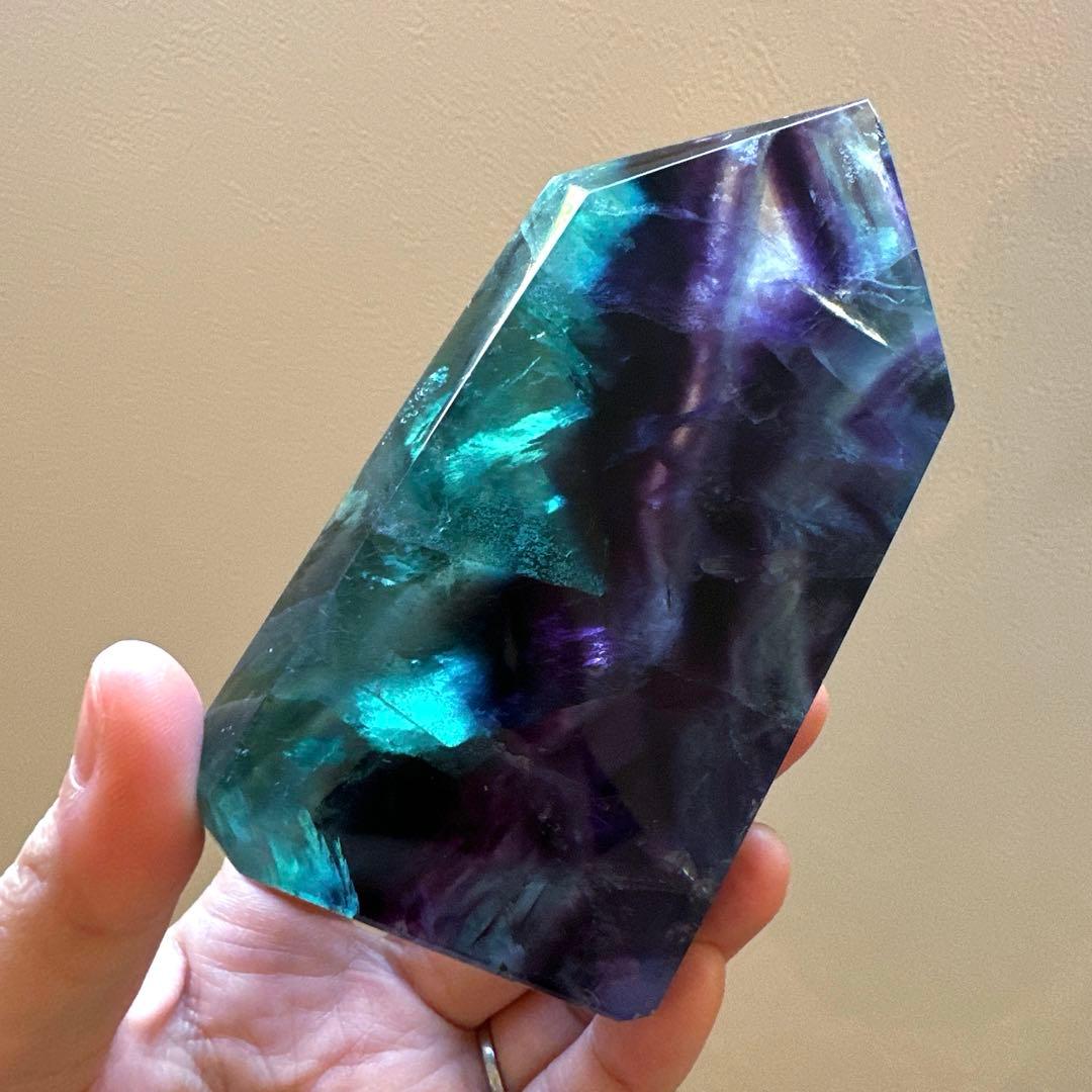 フローライト　タワー　蛍石　322.8g10.6㎝　天然石　エメラルド