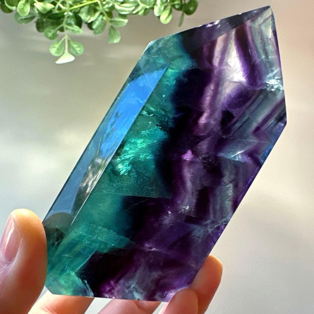 フローライト　タワー　蛍石　322.8g10.6㎝　天然石　エメラルド