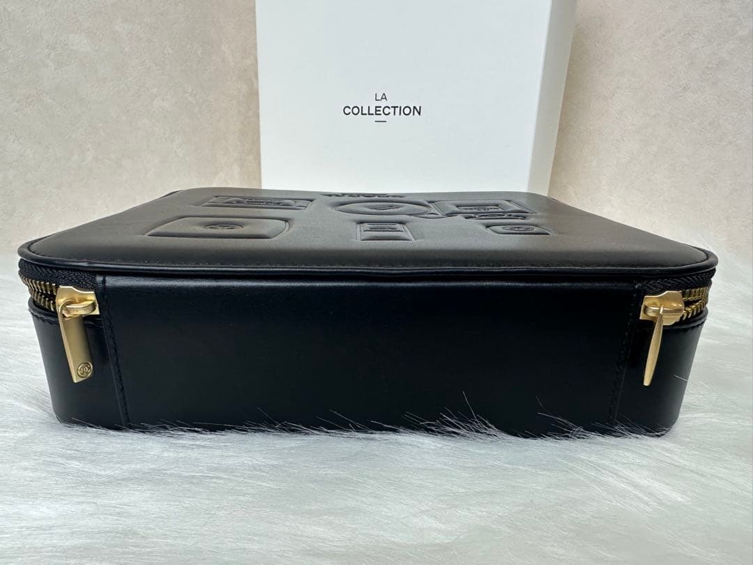 CHANEL ブラックレザーケース