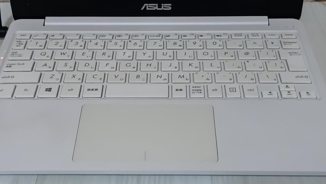 ASUS E203NA Celeron 小型軽量