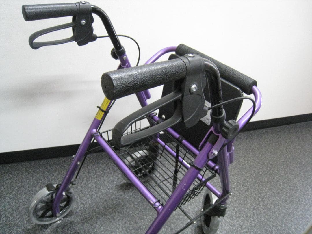 竹虎ヒューマンケア ハッピーミニ 軽量 歩行器 歩行車 バスケット付き ①