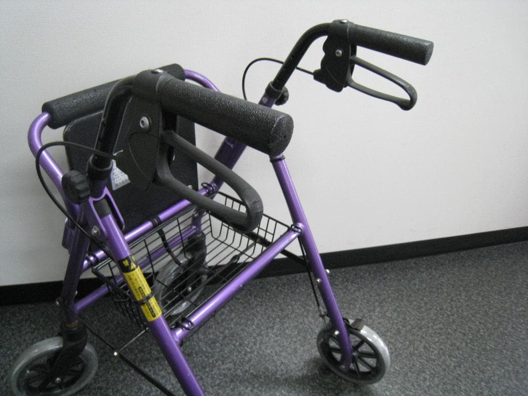 竹虎ヒューマンケア ハッピーミニ 軽量 歩行器 歩行車 バスケット付き ①