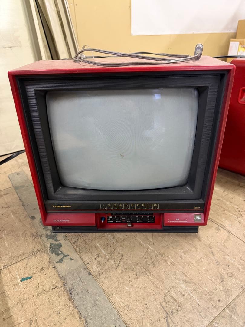 昭和レトロテレTOSHIBA BLACKSTRIPE ブラウン管テレビ 赤