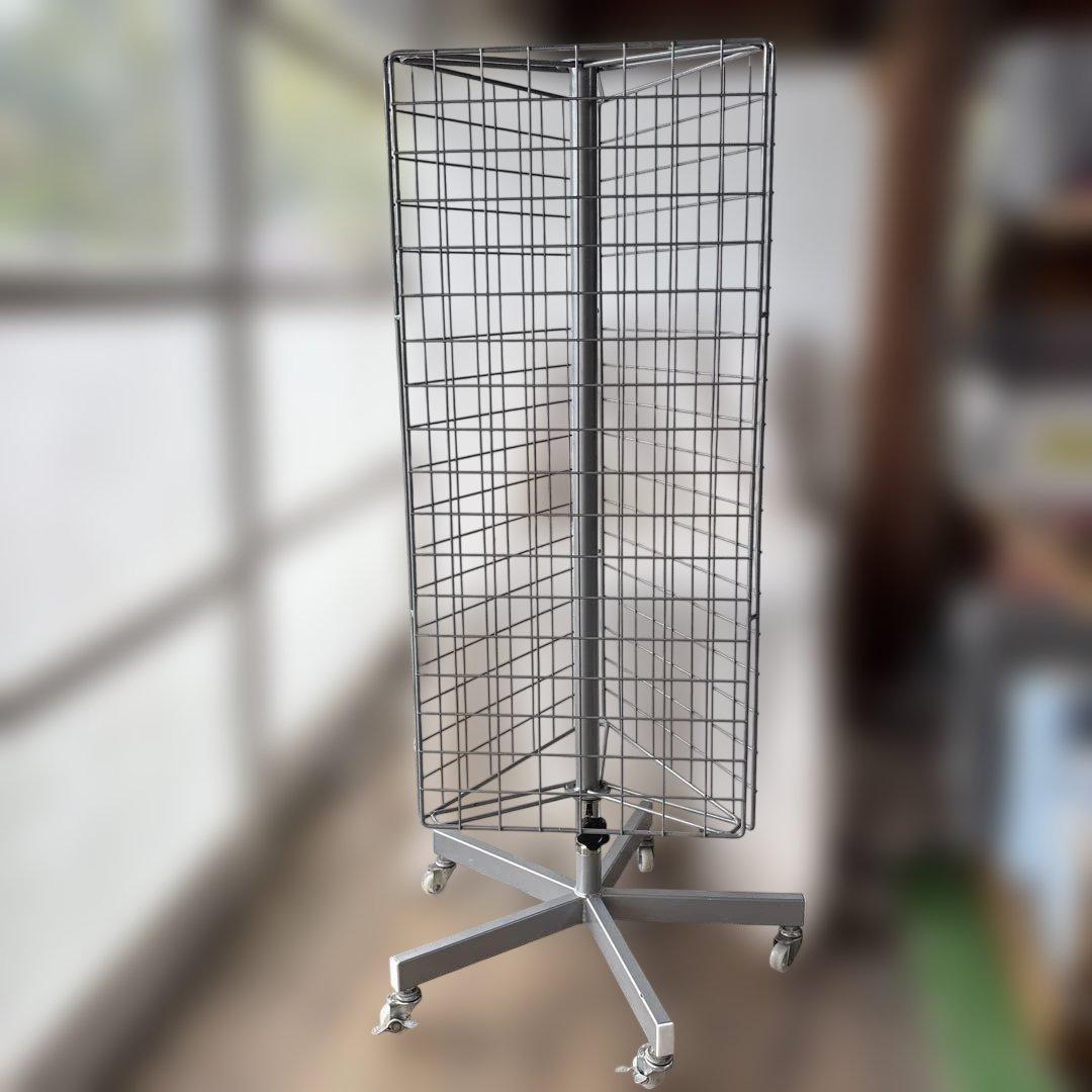 3面回転ネット什器　店舗ディスプレイ用ラック　シルバー