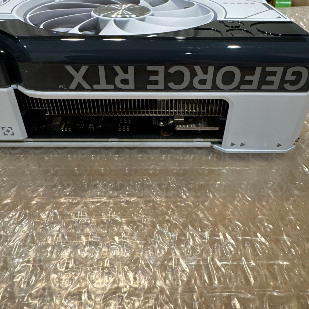 ASUS DUAL-RTX4070S-O12G-WHITE 動作確認済