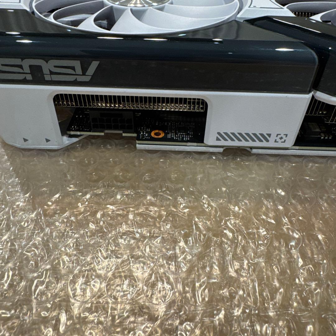 ASUS DUAL-RTX4070S-O12G-WHITE 動作確認済