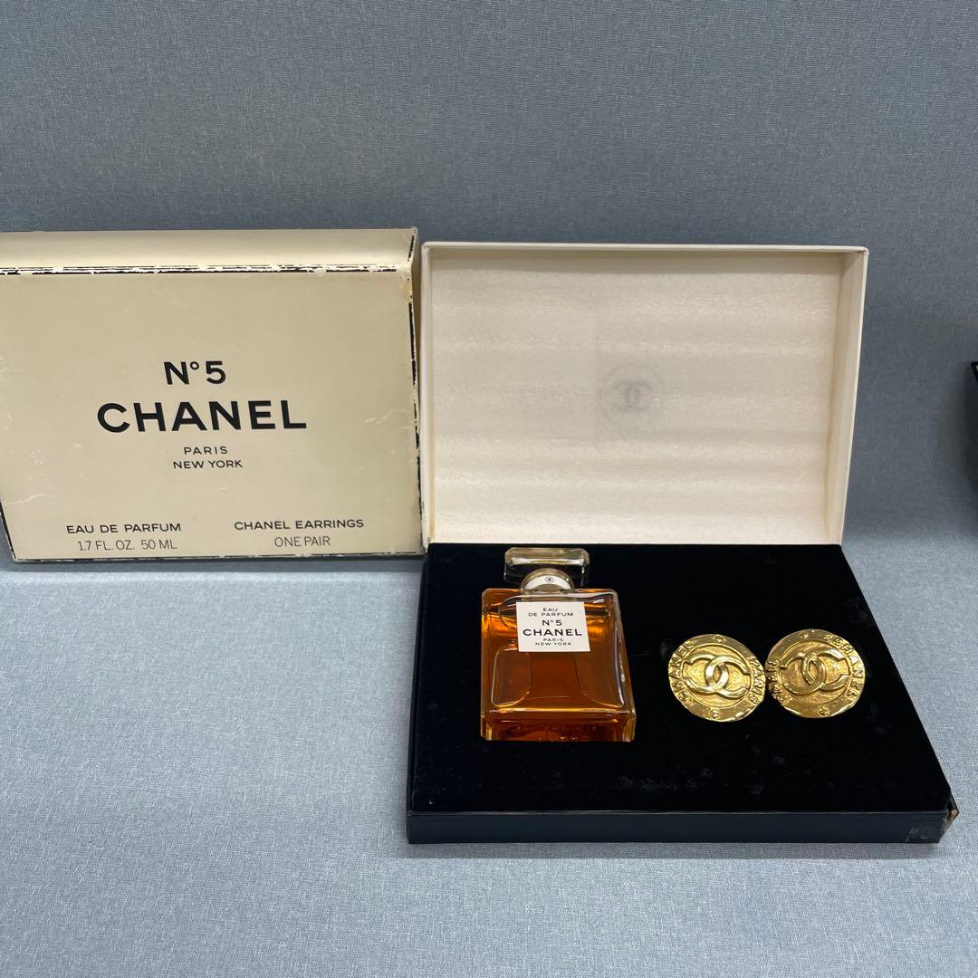 CHANEL / シャネル シャネルのパールイヤリングと香水のセット　ネックレス