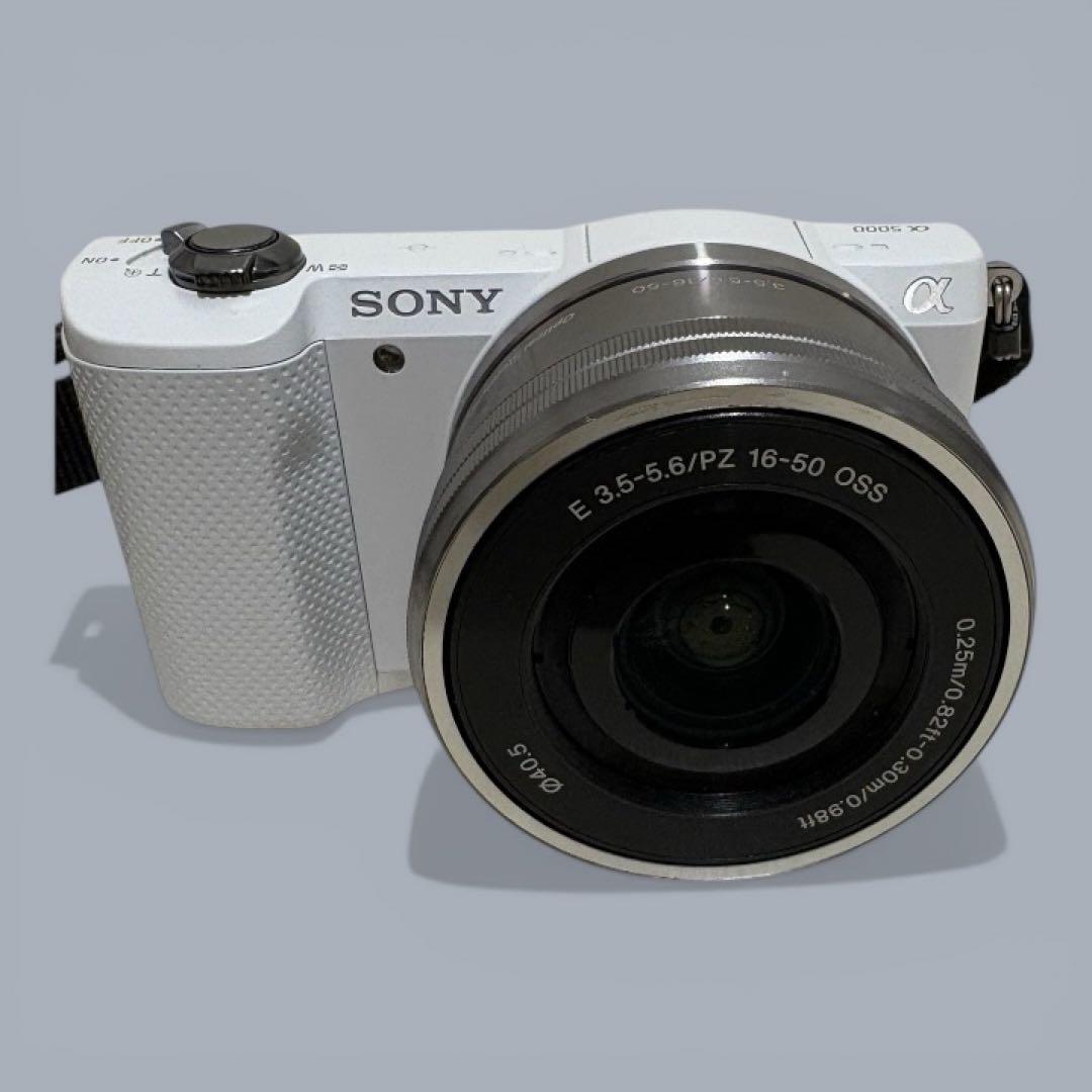 SONY α5000 ミラーレス一眼カメラ ホワイト　SDカード付き