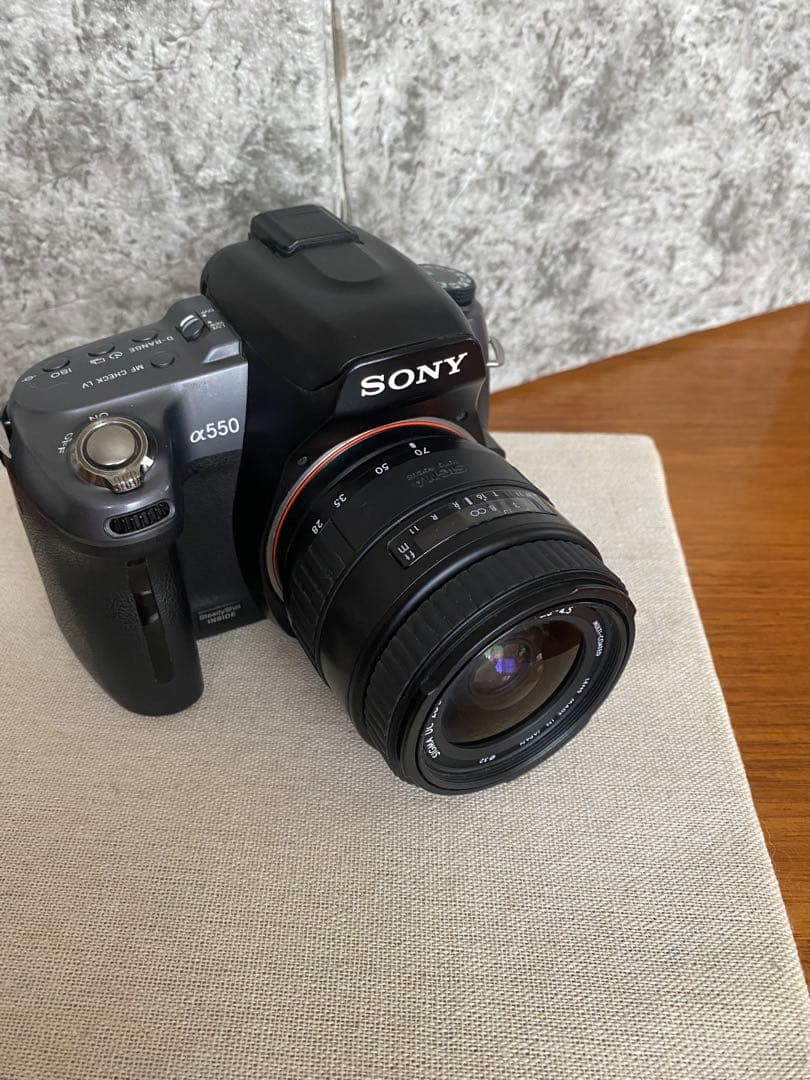 SONY α550デジタル一眼レフ・フルセット レンズ２本、バッテリー、充電器付