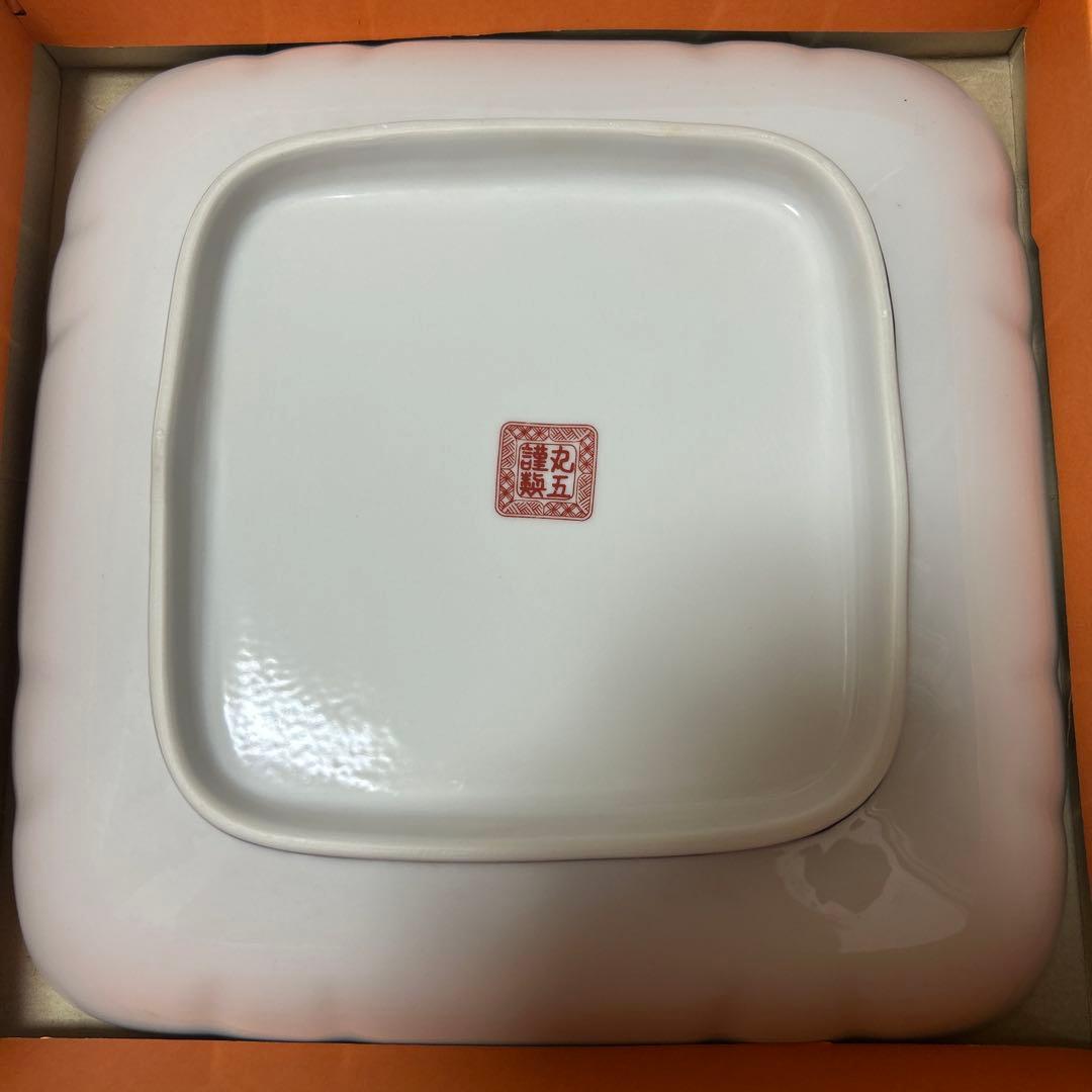 有田焼　丸五謹製　岩牡丹　高台皿　正方皿　孔雀　盛皿　大皿