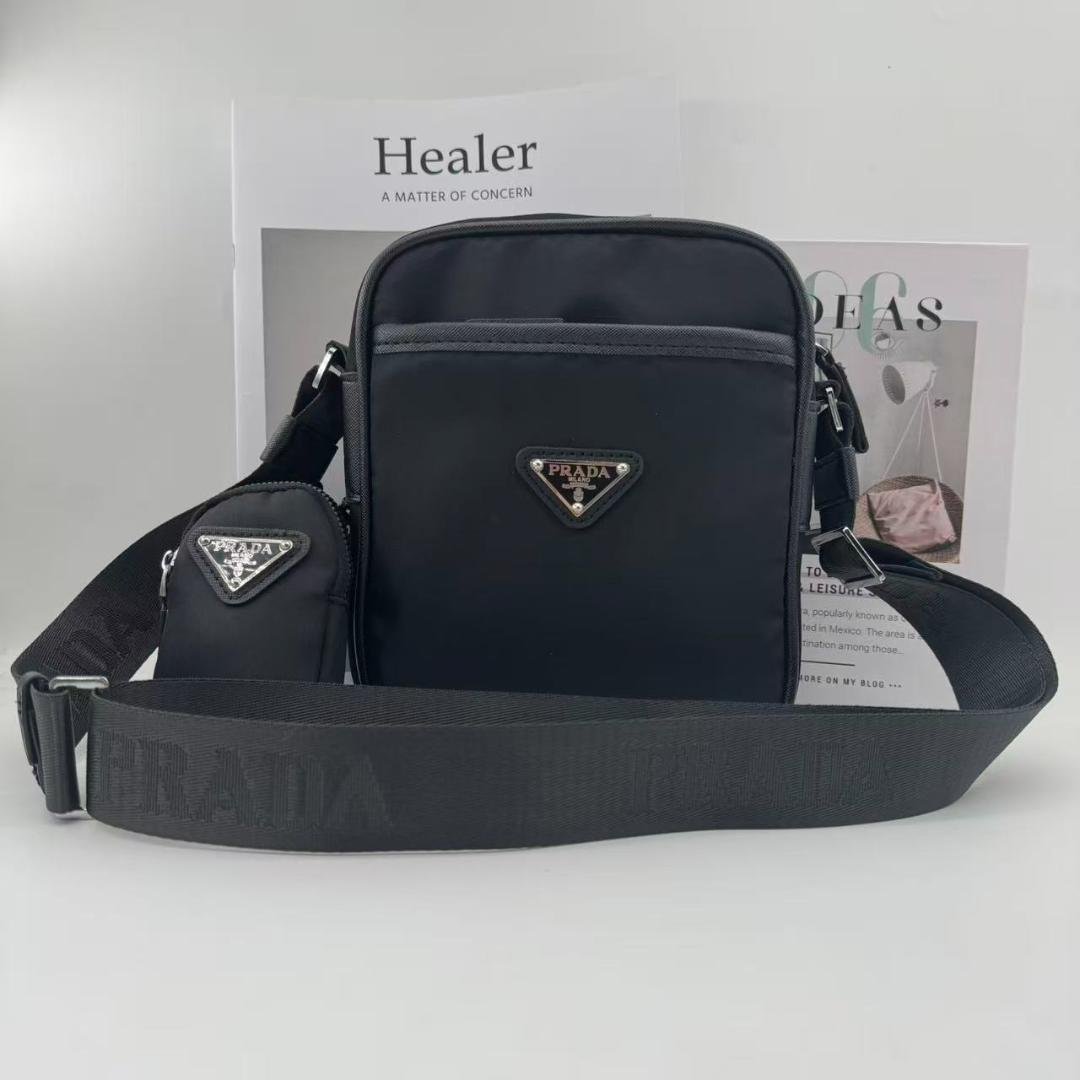 美品 PRADA プラダ ナイロン ヴィンテージ クロスバッグ ブラック