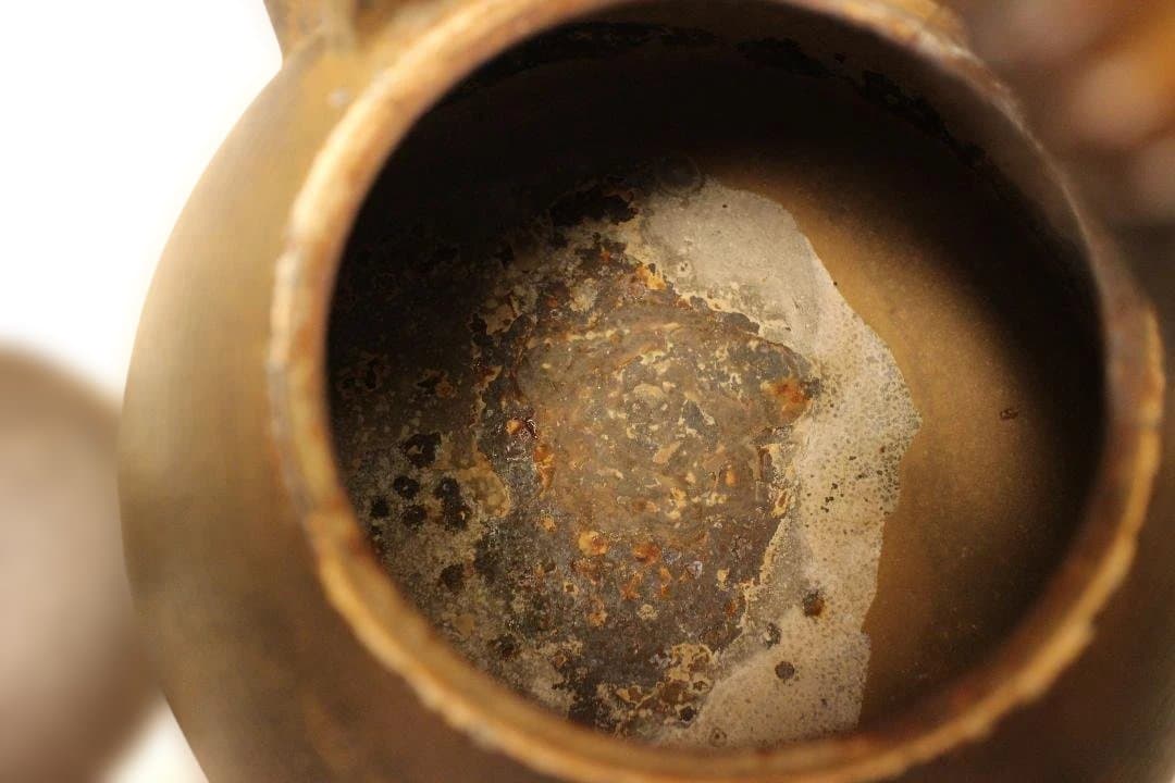 黒い鉄瓶 中型 木製持ち手