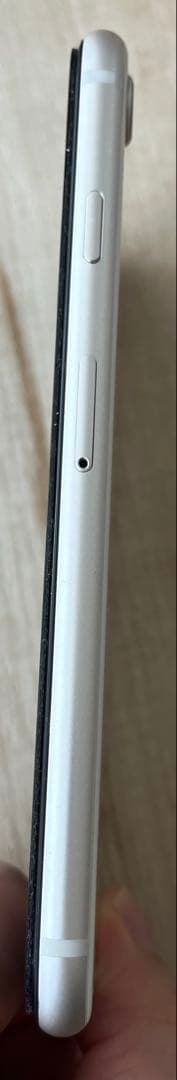 【中古・美品】iPhoneSE第3世代　※4月下旬まで出品予定
