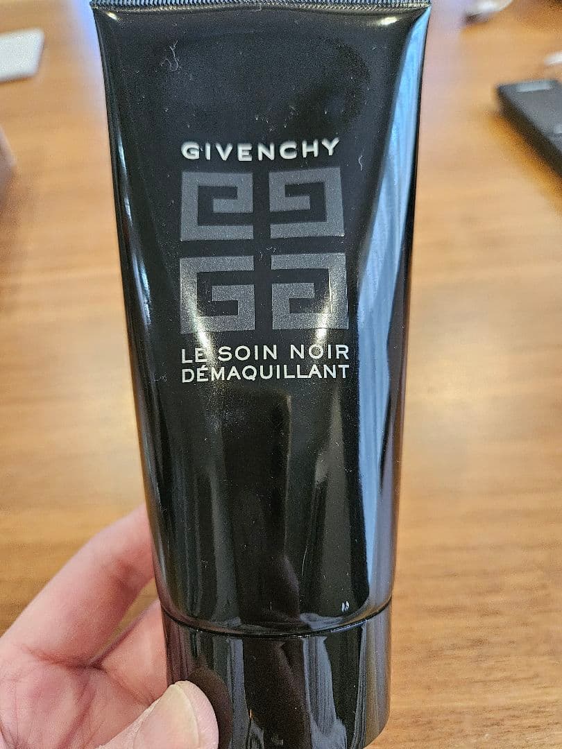 新品　GIVENCHY ソワン　ノワール　クレンジング