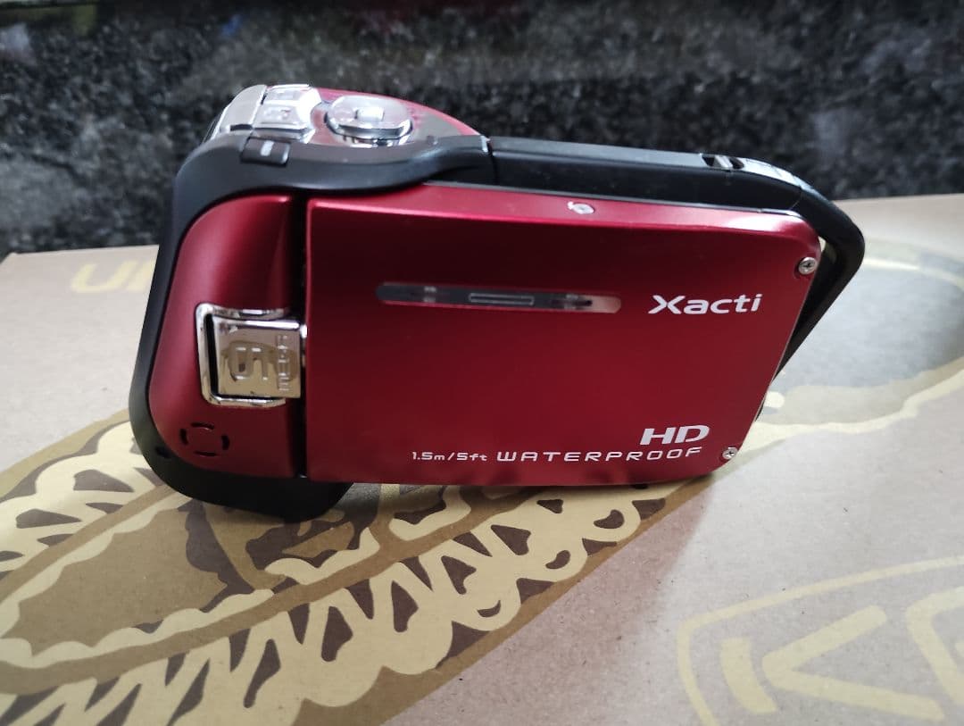 Xacti HDビデオカメラ 防水 レッド