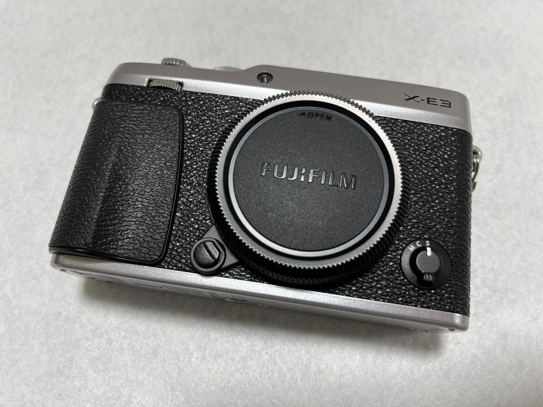 【極美品】フジフイルム X-E3 ボディー fujifilm xe3