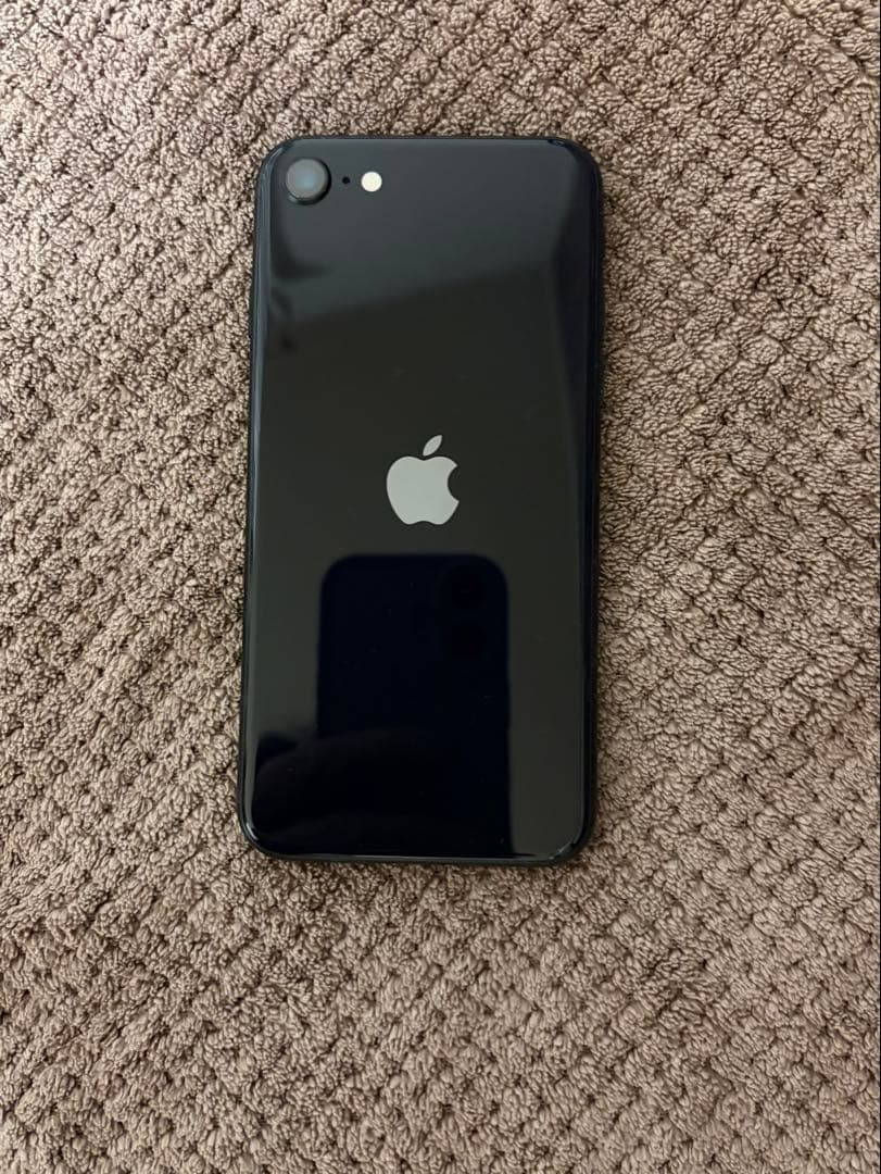 iPhone SE (第3世代) ブラック 本体　カバー付き