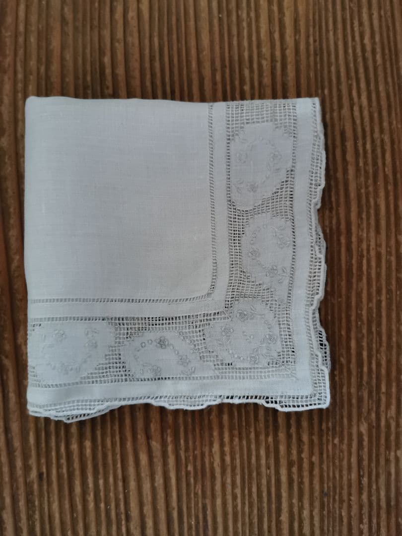 ヴィンテージ 汕頭刺繍 or スイスアペンツェル刺繍 梯子&薔薇刺繍 ハンカチ